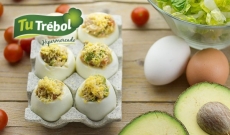 HUEVOS RELLENOS CON AGUACATE