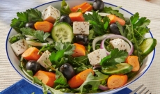 Ensalada griega con Salmón