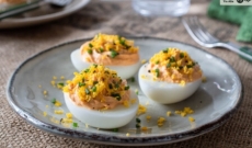 Huevos rellenos de atún
