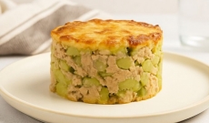 Timbal de calabacín y atún al horno